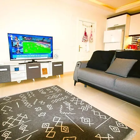 Sun Star 1+1 в стуки 40€ при заселении в квартиру вы оплачиваете депозит в размере 300€ с него высчитывается свет и вода 5€ в сутки и финальная уборка 40€, остаток денег возвращается при выезде * Αλάνια